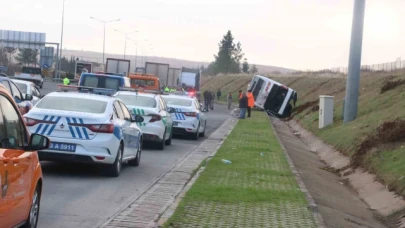 Otobüs ile tır çarpıştı: 10 yaralı