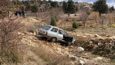 Otomobil şarampole uçtu: 2 yaralı