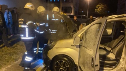 Park halindeki araçta çıkan yangın söndürüldü