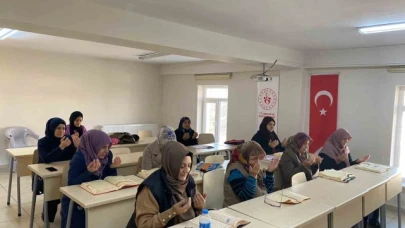 Taşova'da HEM kurslarında eller şehitler için semaya kalktı