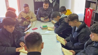 Teşkilat mensuplarına kitap armağan edildi