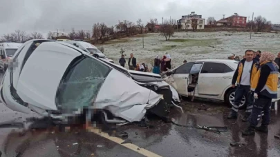 Trafik kazası: 1 ölü, 4 yaralı