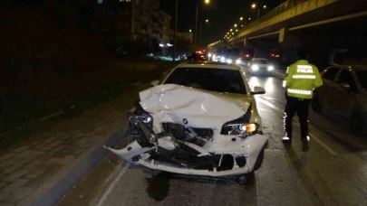 'U' dönüşü yapan otomobile arkadan çarptı:3 yaralı