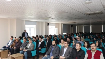 Yapay zeka ile Arapçayı öğrenme ve öğretme konferansı düzenlendi