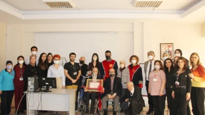 Amasyalı Yazar Sadi Bayram’a Hastane Odasında Fahri Doktora Unvanı Verildi