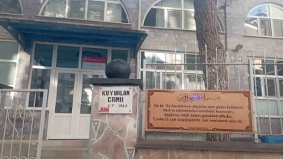 Cami tuvaletinde ölü bulundu