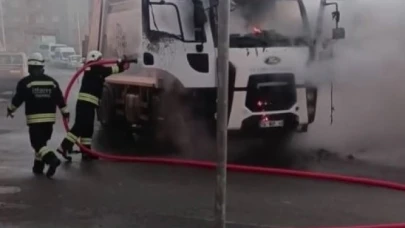 Çöp kamyonu cayır cayır yandı