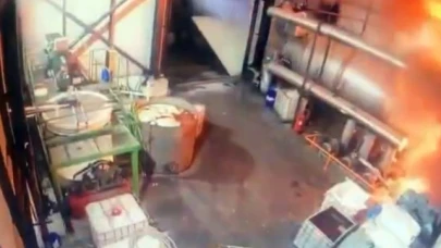 Fabrikadaki yağ kazanı bomba gibi patladı