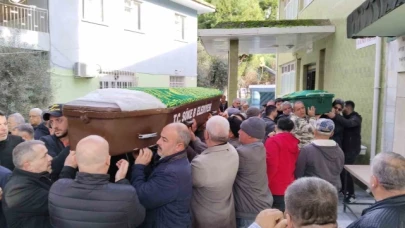İki kardeş 2 saat arayla vefat etti