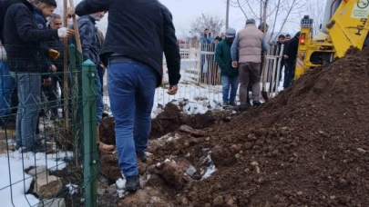 İntihar eden 2 öğrenci toprağa verildi
