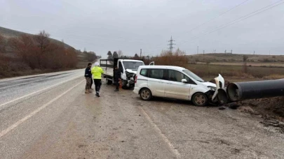 Kamyonet ile otomobil çarpıştı: 1 yaralı