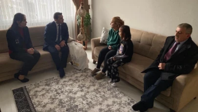 Kaymakam Kartal'dan Çocuklara Karne Hediyesi