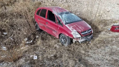 Kontrolden çıkan araç takla atarak karşı şeride geçti: 2 yaralı