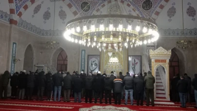 Köprülü Mehmet Paşa Camii’nde Sabah Namazı Buluşması Devam Ediyor