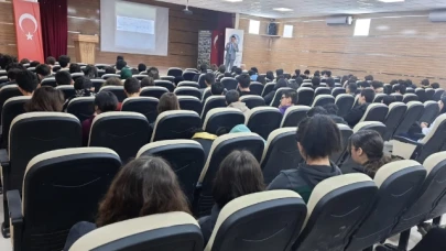 Lise Öğrencilerine Konferans Verildi