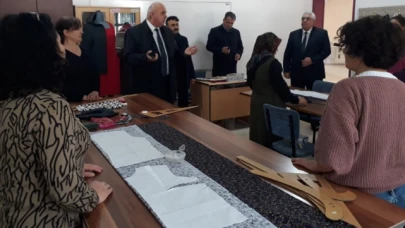 Müdür Gültekin, Halk Eğitimi Merkezi Dönem Sonu Sergisine Katıldı