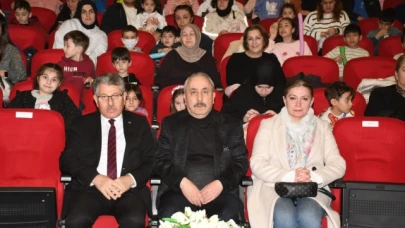 "Neşeli Korkuluk" adlı tiyatro oyunu sahnelendi