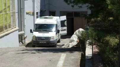 Pres makinesinin arasında kalan işçi öldü