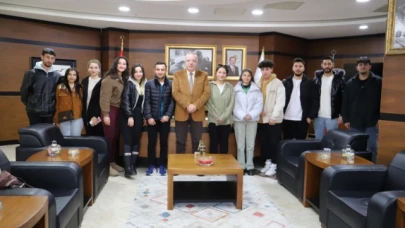 Rektör Turabi, Diriliş Kulübü Öğrencilerini ağırladı