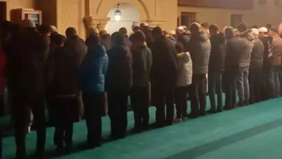 Seher vaktinde sabah namazı buluşmaları devam ediyor