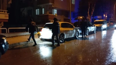 Sokak ortasında silahlı saldırıya uğrayan kişi ağır yaralandı