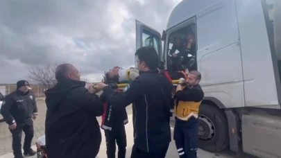 Tırda şeker komasına giren sürücüyü itfaiyeciler kurtardı