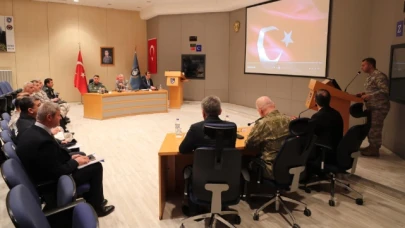 Üs Komutanlığı’nda İl Güvenlik ve Asayiş Toplantısı Yapıldı
