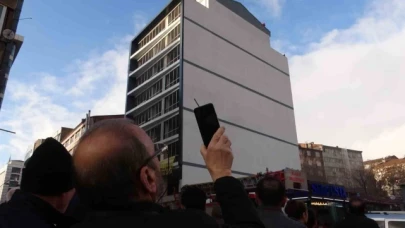 Vatandaşlar, intihar girişimini film gibi izleyip canlı yayın açtı