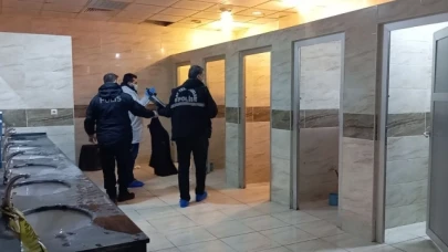 Yaşlı adam cami tuvaletinde ölü bulundu