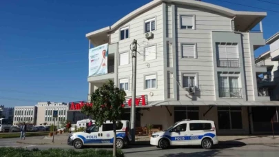 2 yıl önce ayrıldığı 2 çocuk annesi eşini, tabanca ile vurarak öldürdü