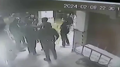 Ağabeyini tedavi eden doktora saldırdı, o anlar kamerada