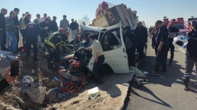 Amasya'da tekeri patlayan kamyonette can pazarı: 6 yaralı