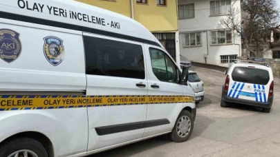 Annesiyle tartışan üvey babasını kalbinden bıçakladı