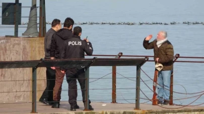 Av tüfeği ile ateş açıp, silahı kendisine doğrultan şahsı polis ikna etti