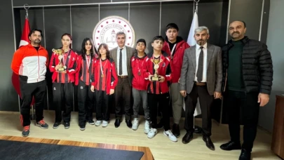 Başarılı Sporcuları Makamında Ağırladı