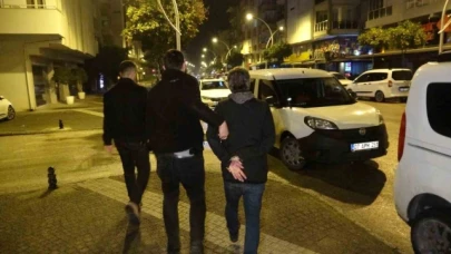 Çalmak istediği ayakkabının içinde evin anahtarını gören hırsız hedef büyüttü