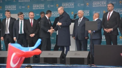 Cumhurbaşkanı Erdoğan: "Yapay zeka kimi uygun görürse kimi seçerse bunlara neyi emrederse bu acemiler de milletin karşısına 'işte adayımız' diyerek onu çıkarıyorlar"