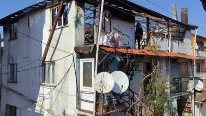 Döndüğünde tamir ettiği çatıyı yanarken buldu