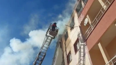 Ev yangını, dumandan etkilenen 3 kişi kurtarıldı