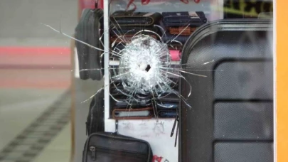 Silahlı gençler sağa sola ateş açtı