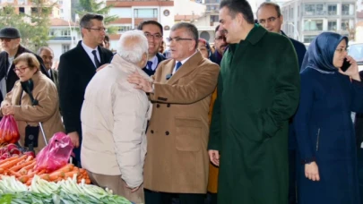 İpek ve Uyanık Pazar Esnafını Ziyaret Etti