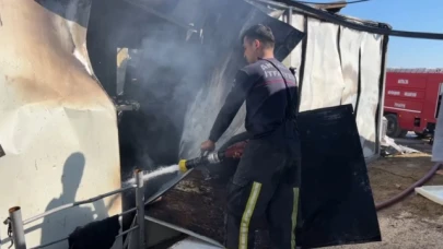 İşçilerin kaldığı konteynerler alev alev yandı