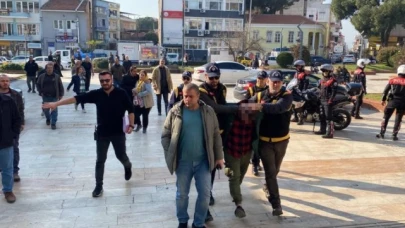 İşlediği cinayet sonrası elleri cebinde çıkmıştı, kelepçeli adliyeye girdi
