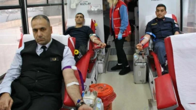 Jandarmadan Kızılay'a Kan Bağışı
