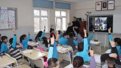 Kaymakam Şendur, öğrencilerle bir araya geldi