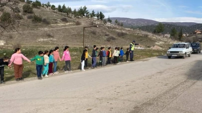 Köy Okullarında Öğrencilere Trafik Eğitimi Verildi
