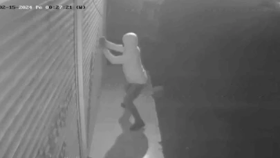 Maskeli şahıslar iş yerlerini işaretledi