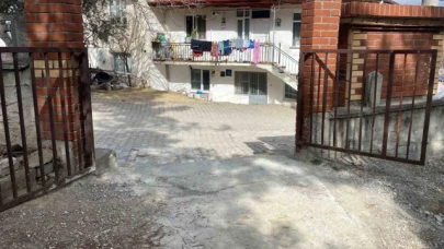 Mezarlık kapısı, hırsızların hedefi oldu