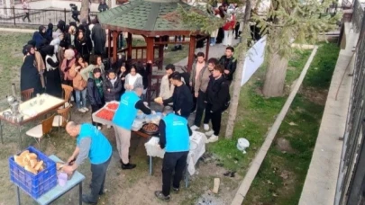 Müftü Ayvaz Üniversiteli Gençlerle Bir Arada