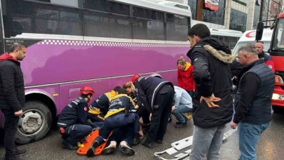 Otobüs durağında feci kaza: Kadın, geri manevra yapan otobüsün altında kaldı